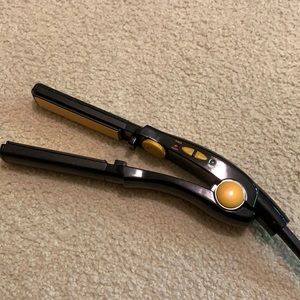 Conair Hair Straightener 1”